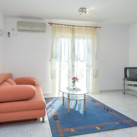 2 Bedroom Amazing Apartment In ซูเปตาร์ ภายนอก รูปภาพ